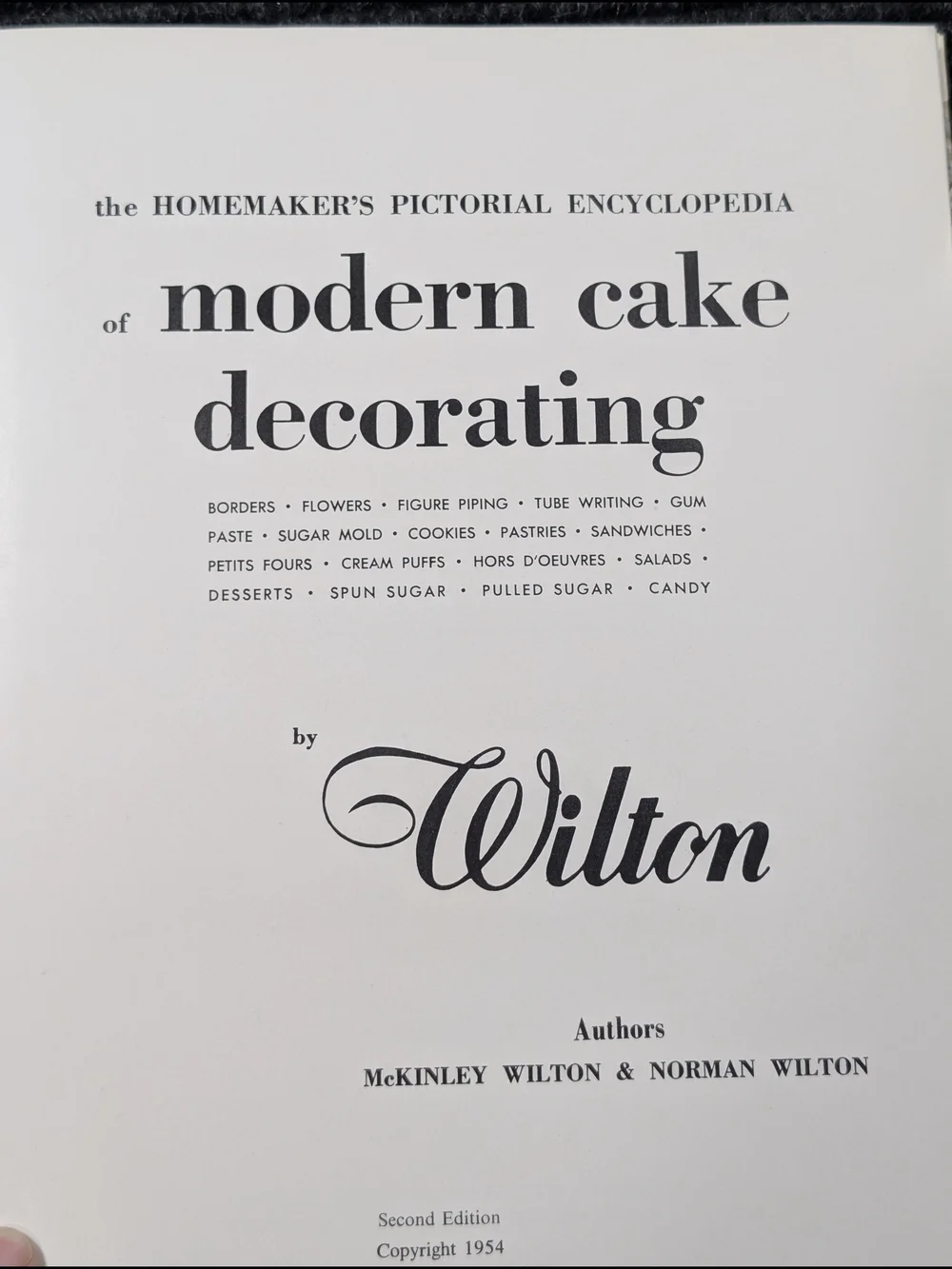 VINTAGE 1954 Wilton Modern Cake Decorating Book - Cream Cover